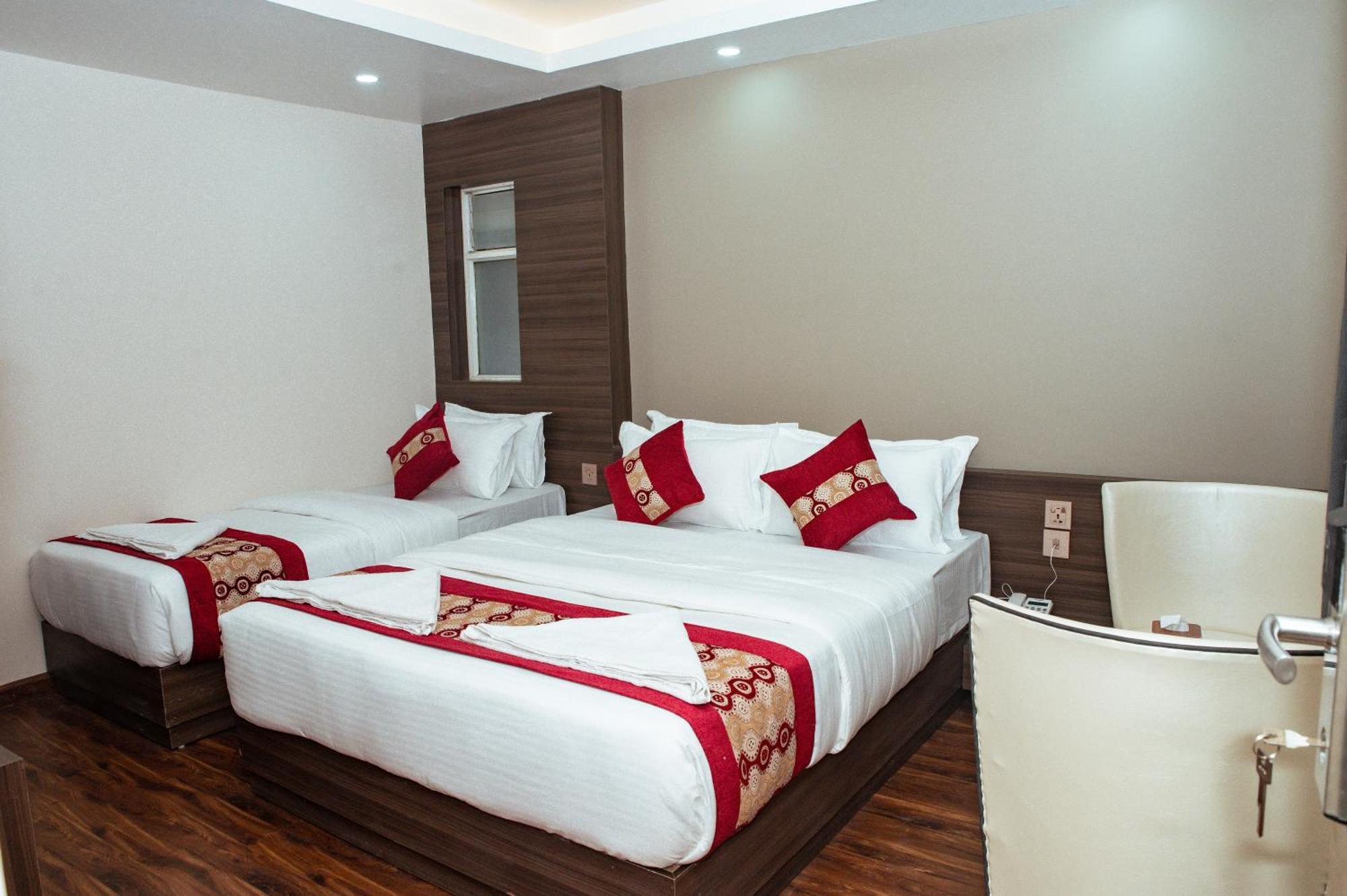 Kusum Airport Hotel Kathmandu Bagian luar foto