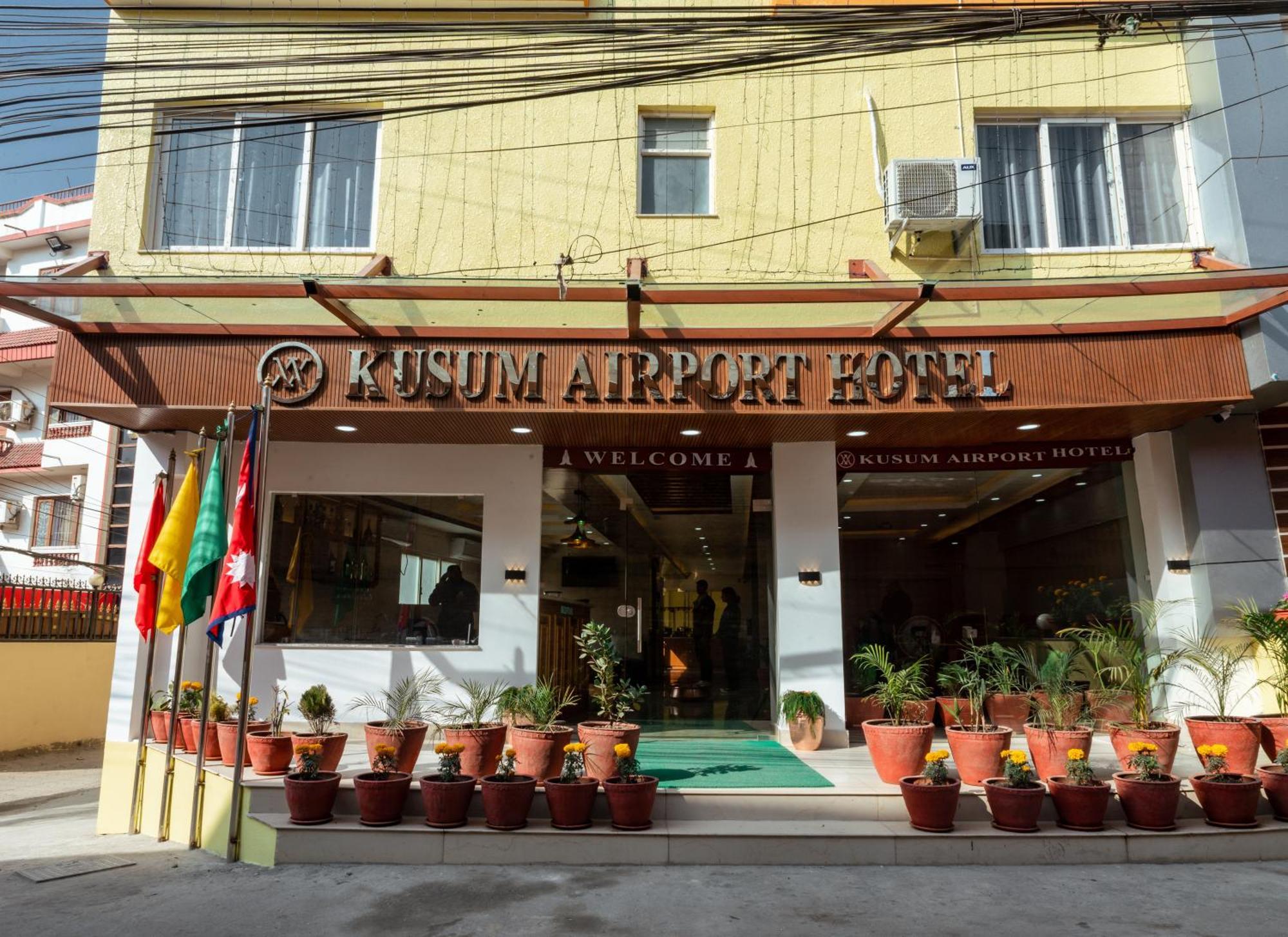 Kusum Airport Hotel Kathmandu Bagian luar foto
