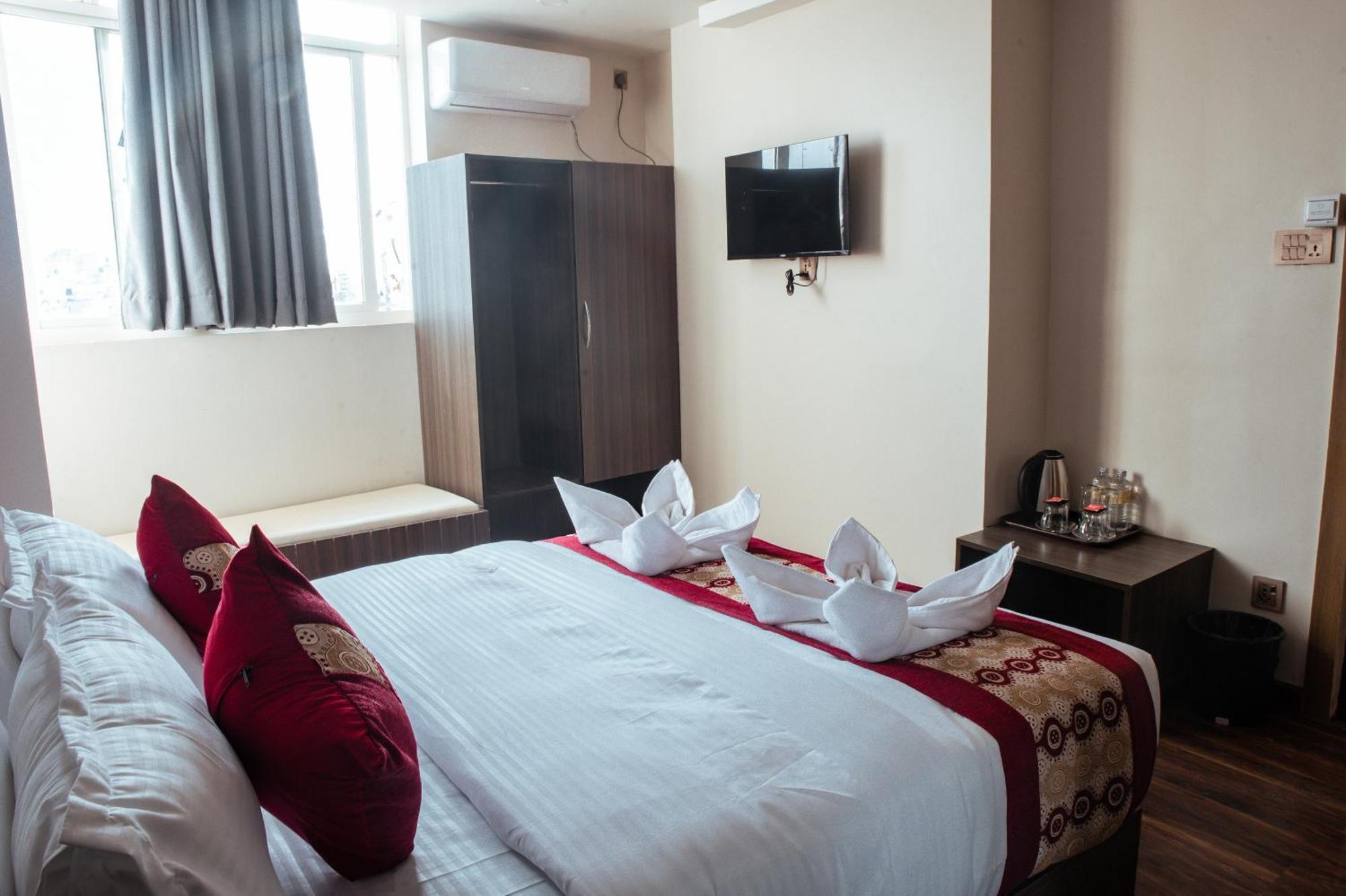 Kusum Airport Hotel Kathmandu Bagian luar foto