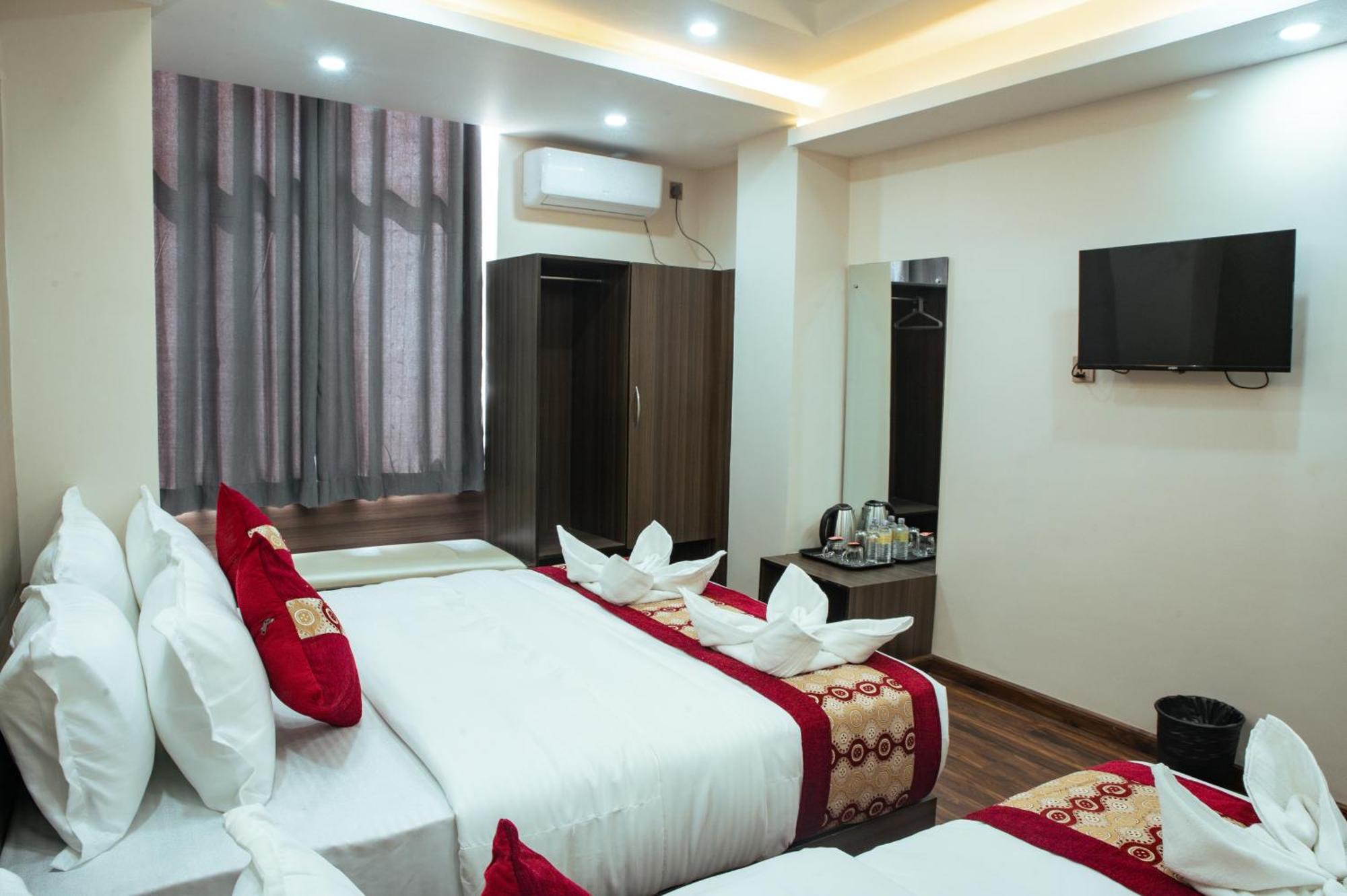 Kusum Airport Hotel Kathmandu Bagian luar foto
