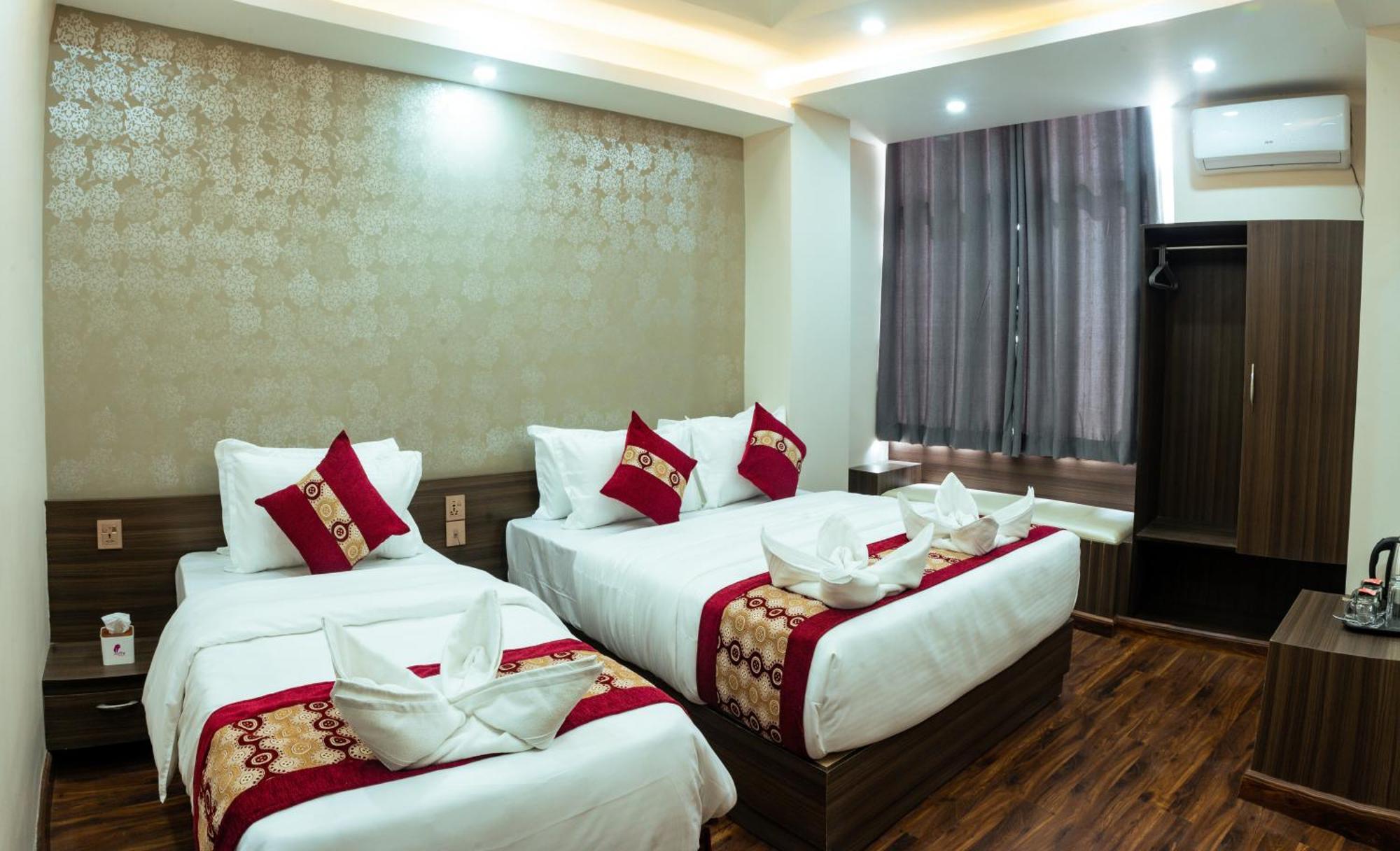 Kusum Airport Hotel Kathmandu Bagian luar foto