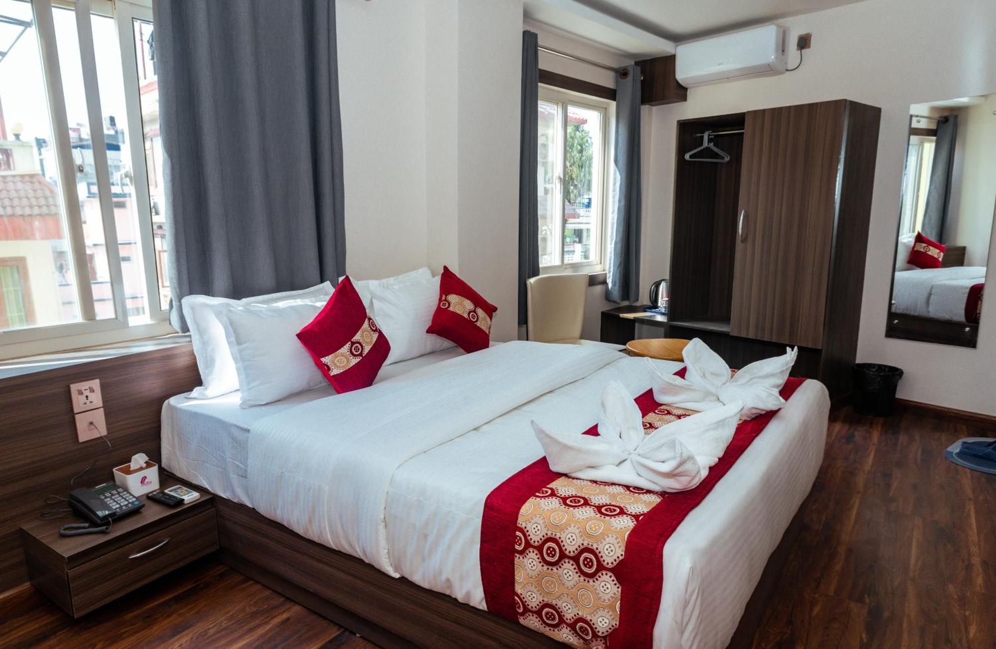 Kusum Airport Hotel Kathmandu Bagian luar foto