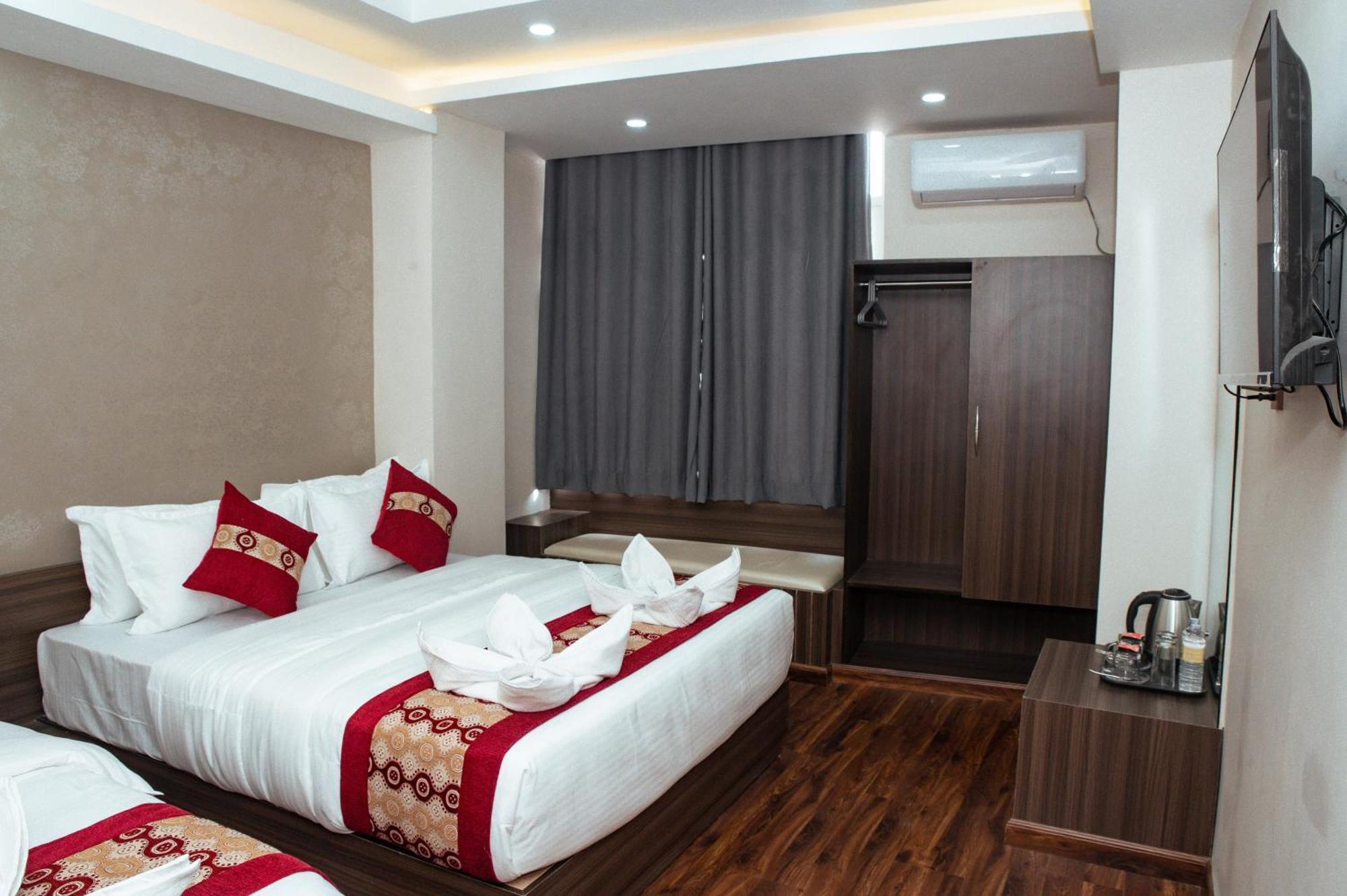 Kusum Airport Hotel Kathmandu Bagian luar foto